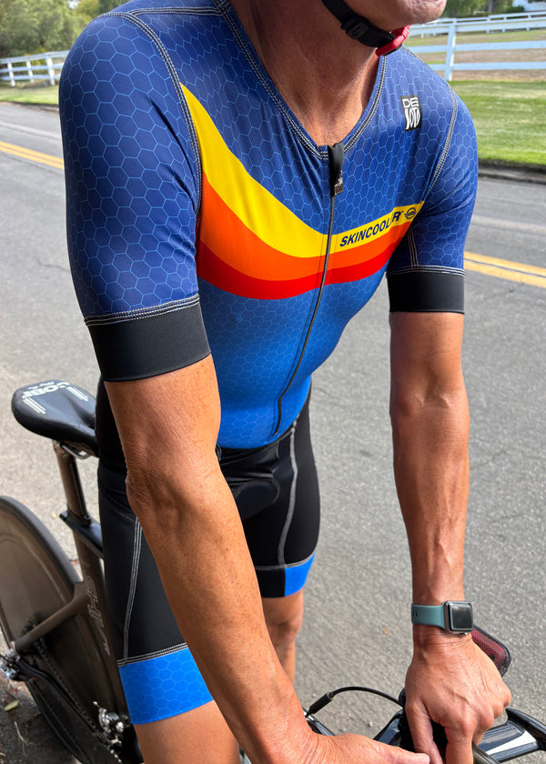 Traje de baño con mangas y diseño de chevron Forza Flisuit™ para hombre (diseña el tuyo propio)