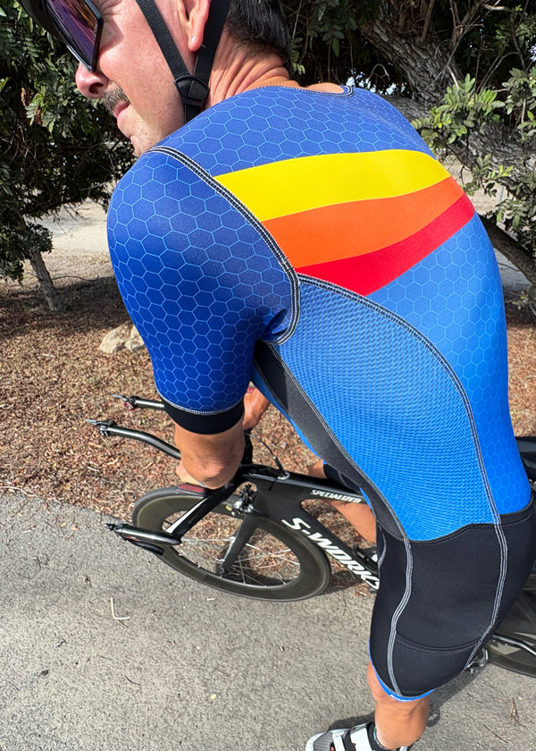 Traje de baño con mangas y diseño de chevron Forza Flisuit™ para hombre (diseña el tuyo propio)